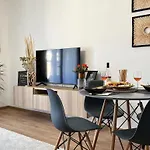 Linden 002 - Adults Only Apartment