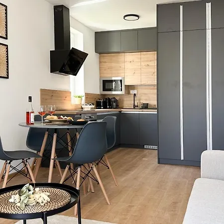 Linden 002 - Adults Only * Mosonmagyaróvár