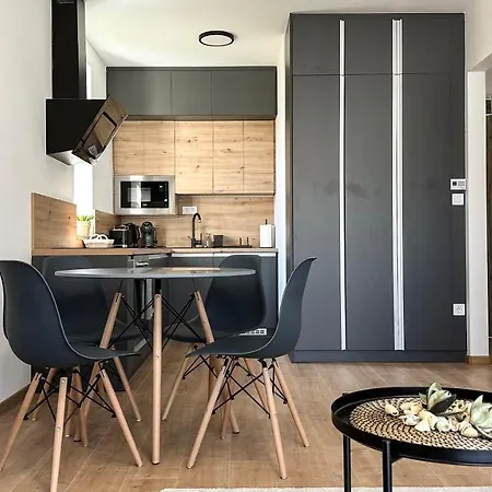 Linden 002 - Adults Only