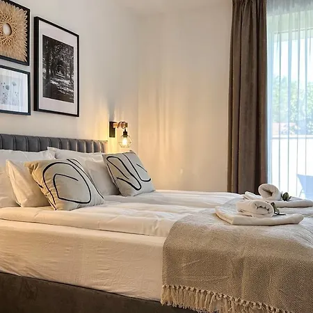 Linden 002 - Adults Only Mosonmagyaróvár