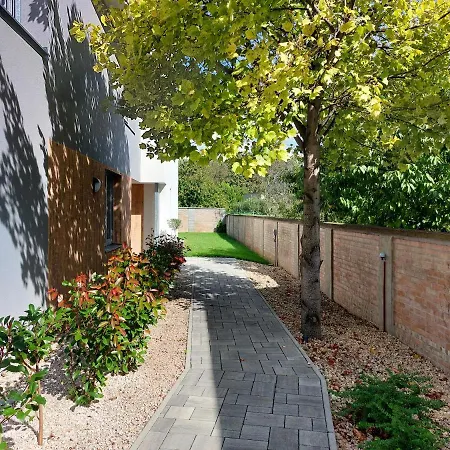 Linden 002 - Adults Only * Mosonmagyaróvár