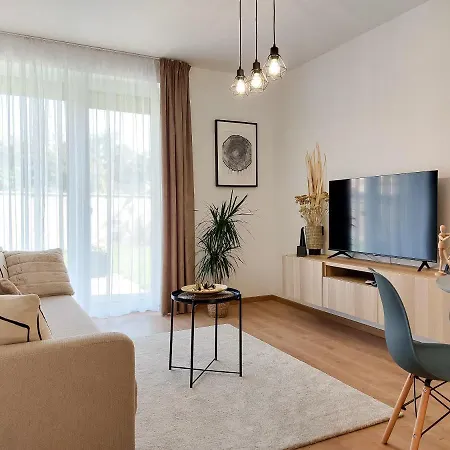 Linden 002 - Adults Only * Mosonmagyaróvár